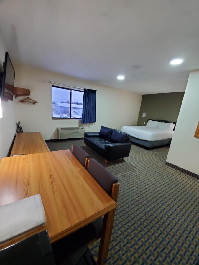 Hibbing Inn And Suites Exterior photo