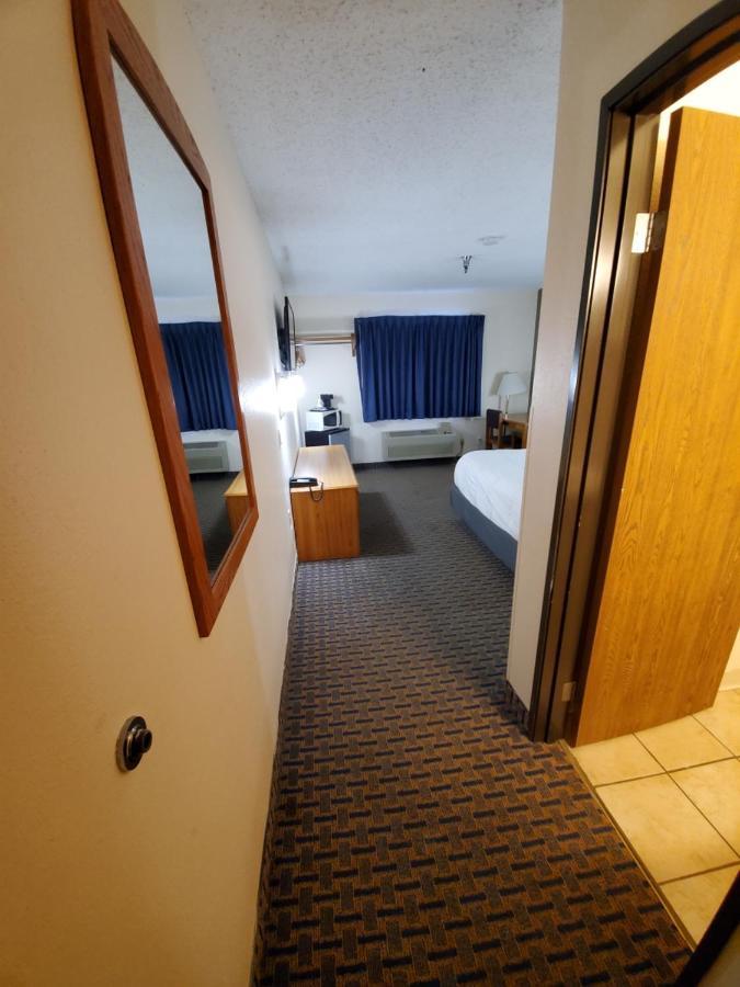 Hibbing Inn And Suites Exterior photo