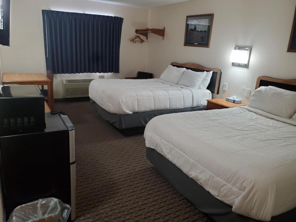 Hibbing Inn And Suites Exterior photo