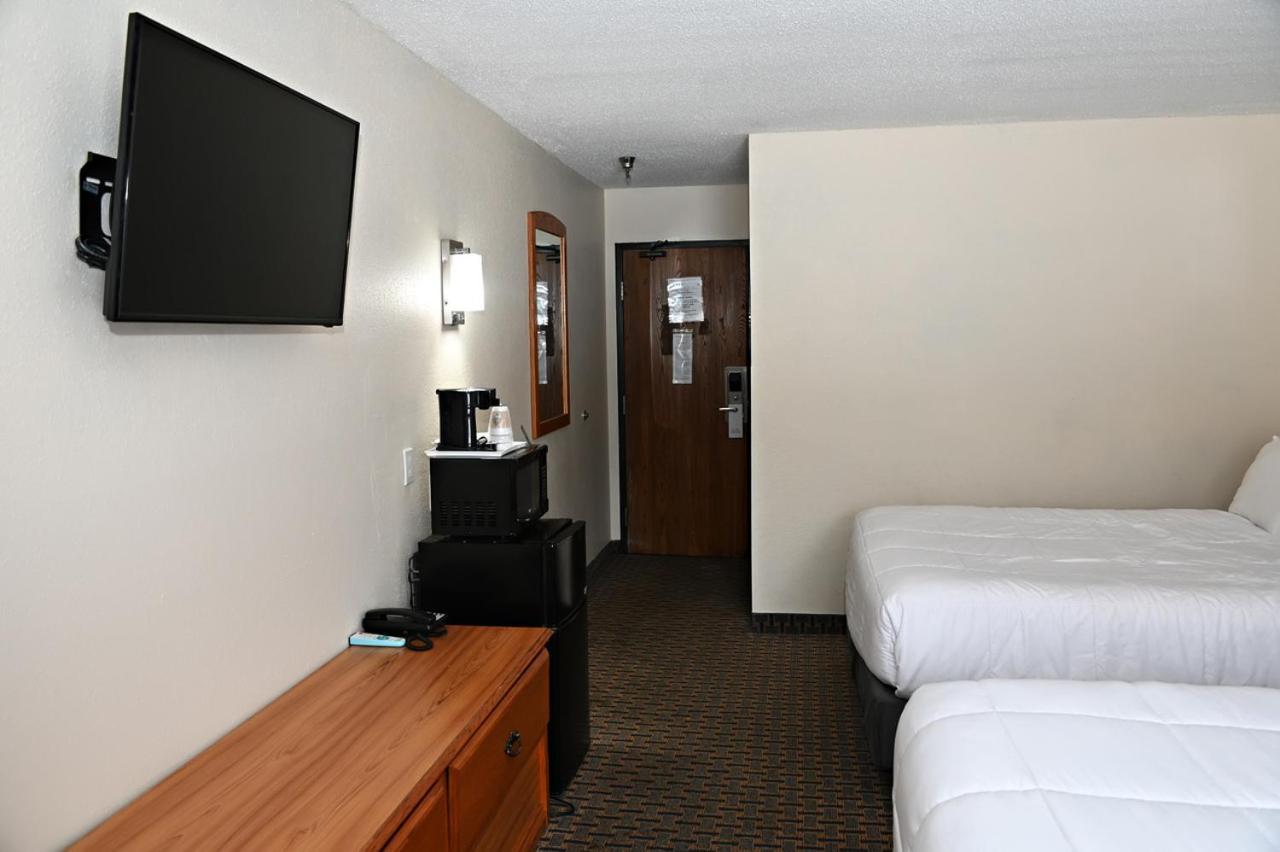 Hibbing Inn And Suites Exterior photo